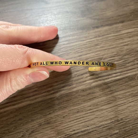 Mantraband in gold: Not all who wander are lost - Picture 4 of 4